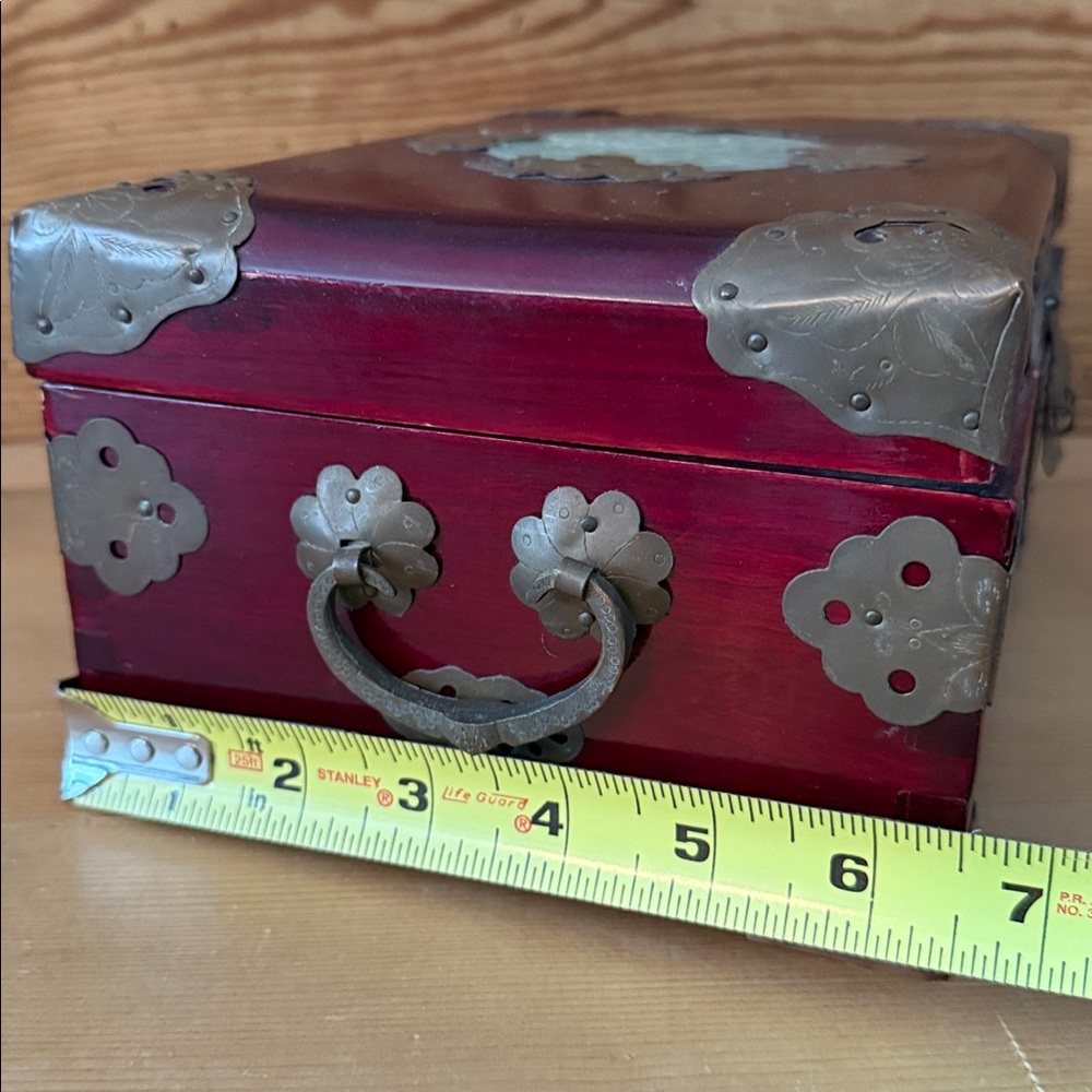 Vintage Chinese Rosewood Jewelry Box w/ Carved Jade Medallion & Brass Trim - Picture 13 of 14